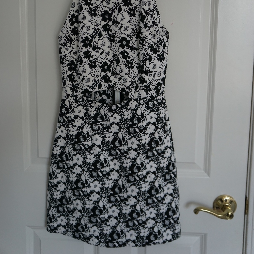 TOPSHOP 'Mono Floral' Print Cutout Mini Dress - Picture 2 of 3